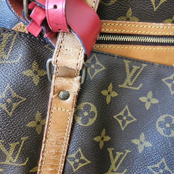 LV SHOPPING TOTE WITH RED AUTHENTIC BAG TAG (key chain not LV) - Picture 7 of 16
